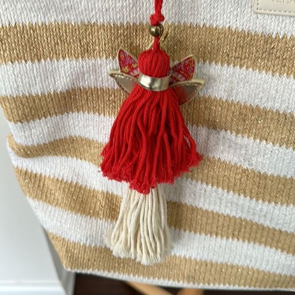 Vera Bradley Beach Tote - Picture 4 of 10